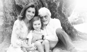 Ông trùm F1 95 tuổi và cuộc sống yên bình bên con trai 5 tuổi